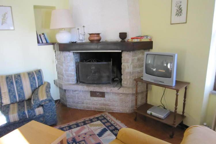 A television and/or entertainment centre at Agriturismo Monterosso