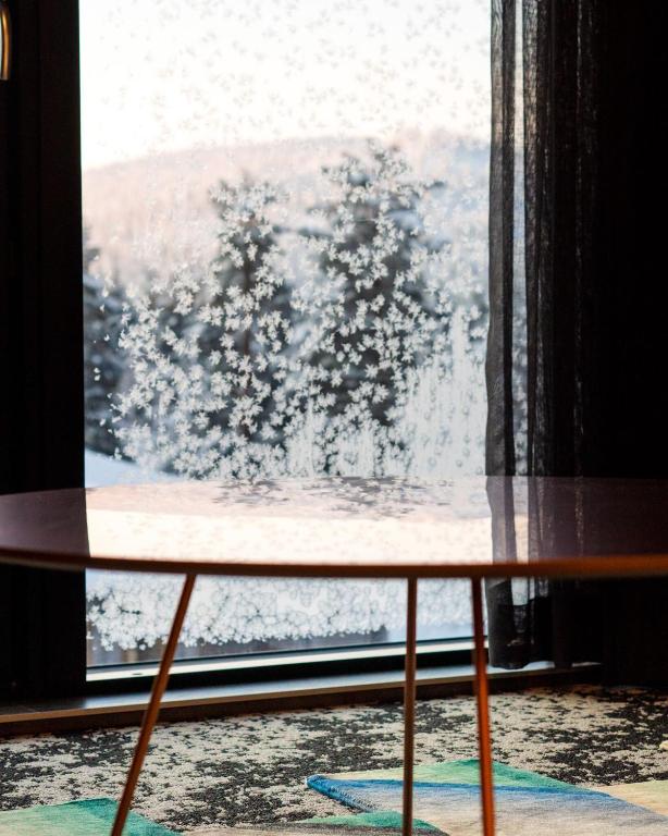 Nespecifikovaný výhled na hory nebo výhled na hory při pohledu z hotelu