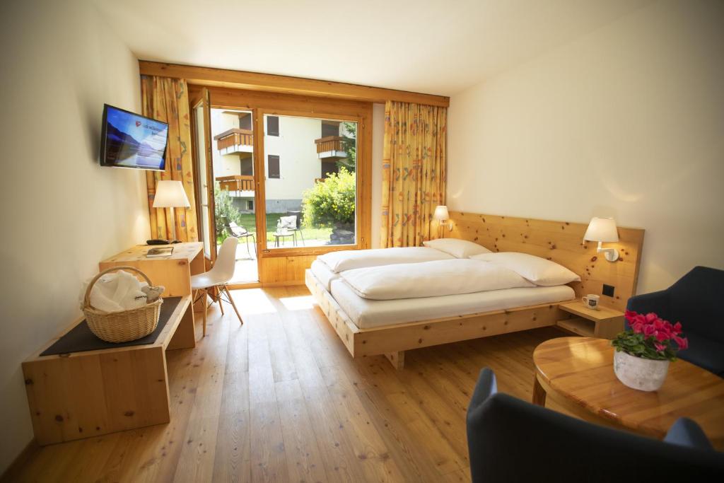 Hotel Chesa Surlej - Habitación Doble Clásica Con Balcón
