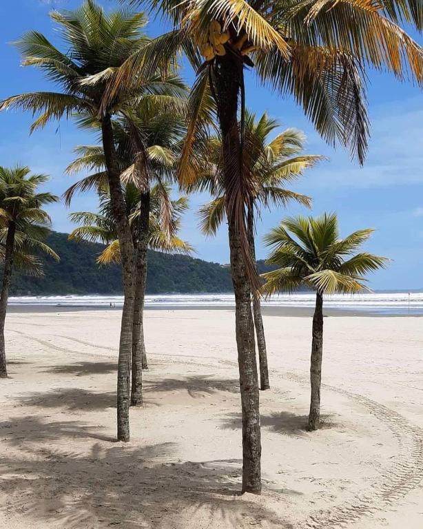  CASA COM PISCINA Á MENOS DE 100 METROS DA PRAIA