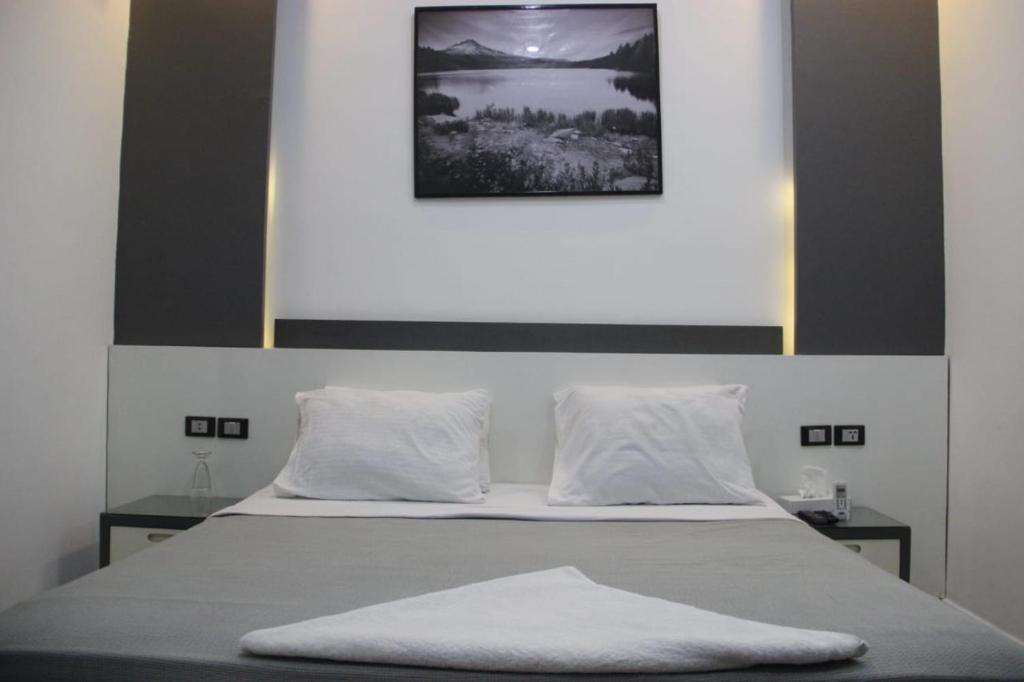 Postel nebo postele na pokoji v ubytování Azar Boutique Hotel