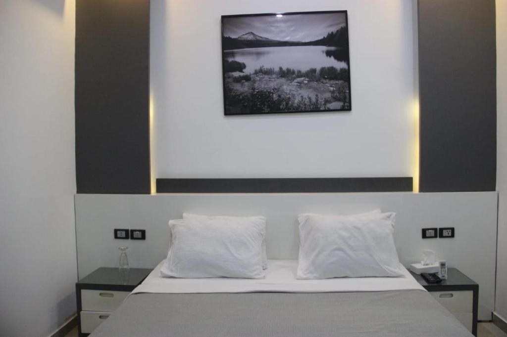 Postel nebo postele na pokoji v ubytování Azar Boutique Hotel