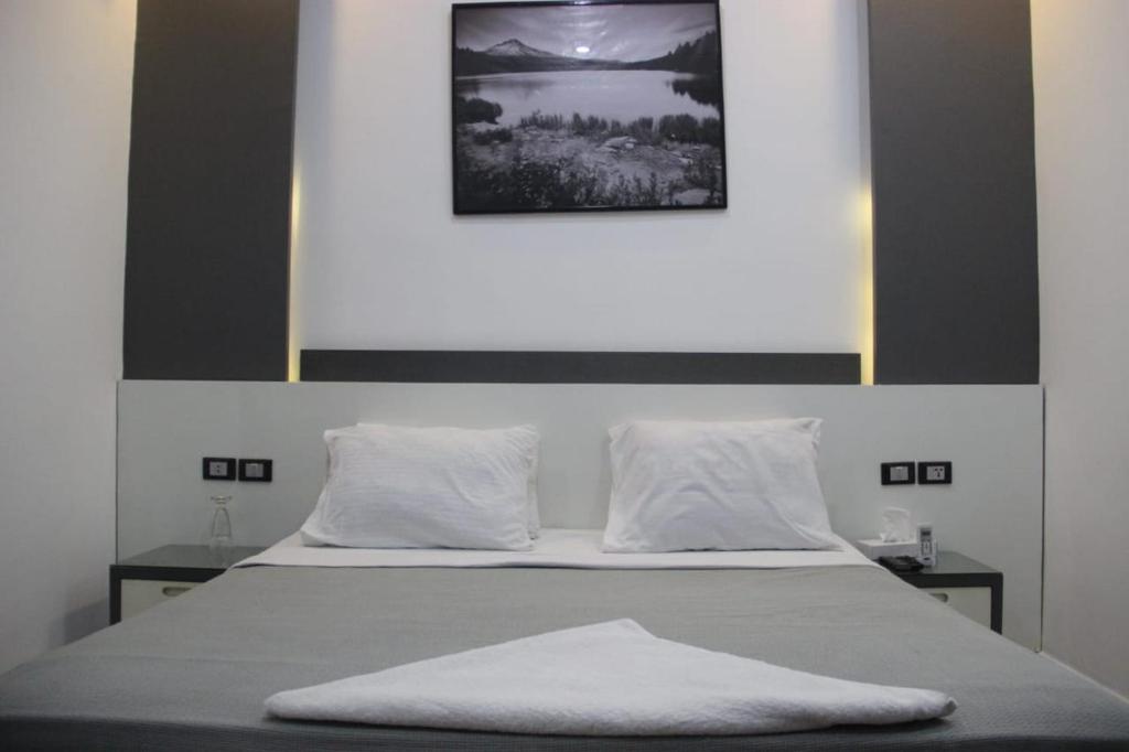 Postel nebo postele na pokoji v ubytování Azar Boutique Hotel