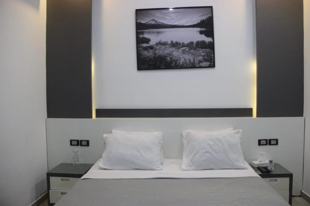 Postel nebo postele na pokoji v ubytování Azar Boutique Hotel