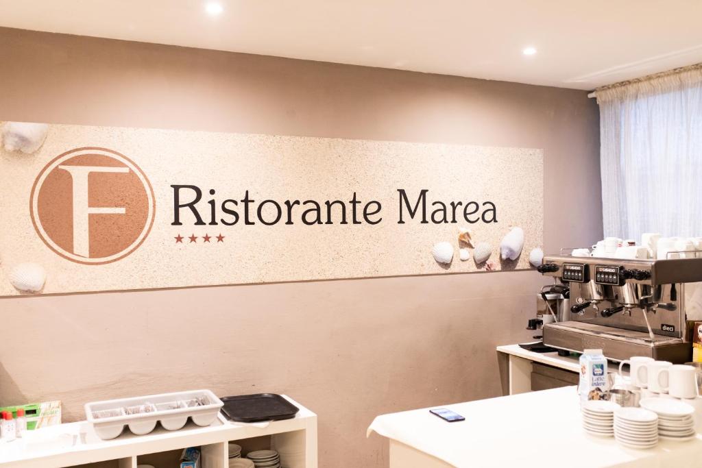 Ferretti Beach Hotel - Resim 14