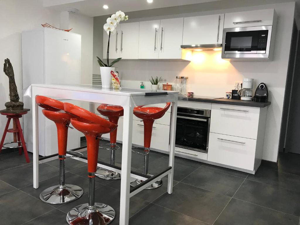 Appartement agréable et moderne - Rez de chaussée - Blainville Sur L'Eau - One-Bedroom Apartment