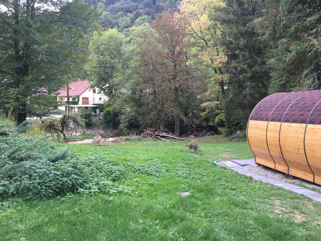 Joly Saint Sauveur - Bungalow Met Uitzicht Op De Tuin