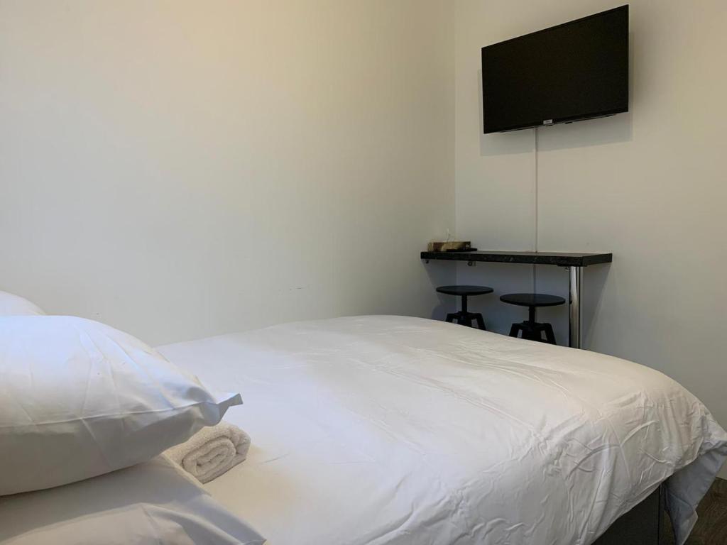 Luxury Suites near Wembley Stadium, Wembley Arena, London Designer Outlet - Standard Studio