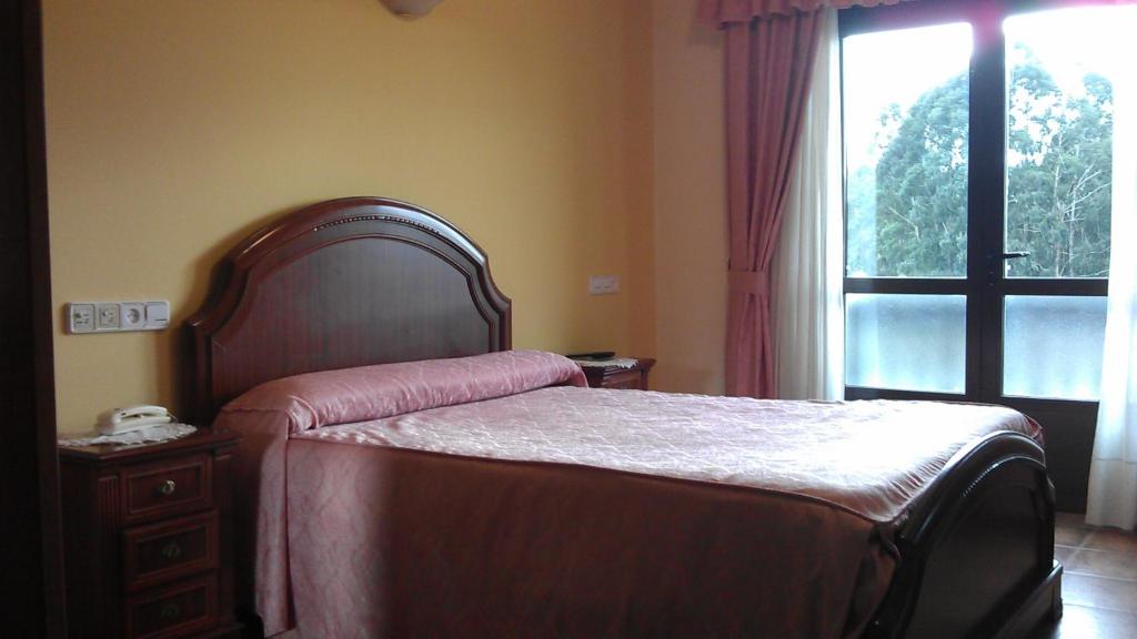 Hostal Restaurante O'Cadaval - Double Room With Private Bathroom