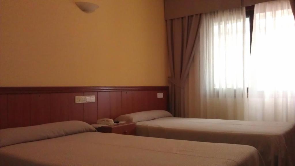 Hostal Restaurante O'Cadaval - Triple Room