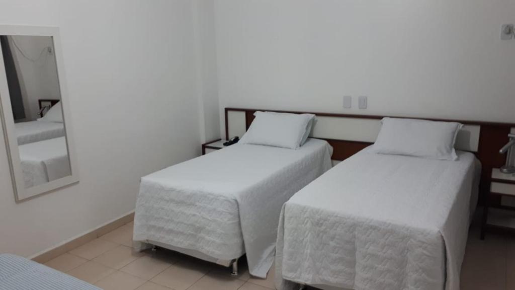 Postel nebo postele na pokoji v ubytování Shalako Hotel