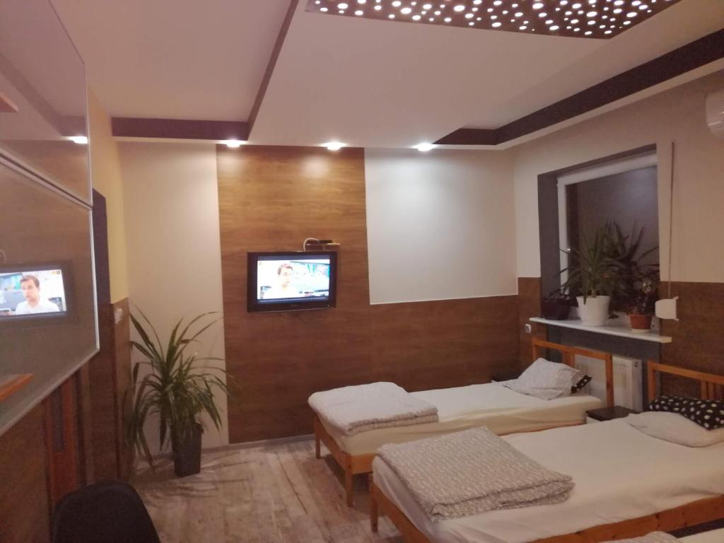 Eldom-Noclegi Pracownicze Daleka 12 - Chambre Quadruple Avec Balcon