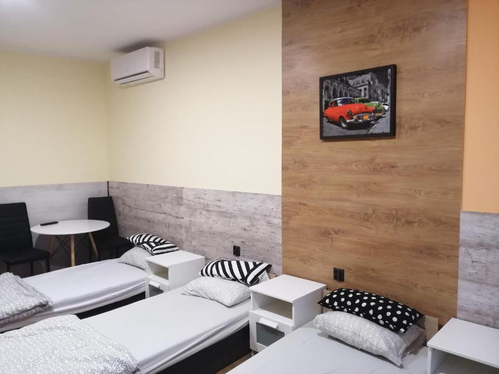 Eldom-Noclegi Pracownicze Daleka 12 - Chambre Quadruple Avec Salle De Bains