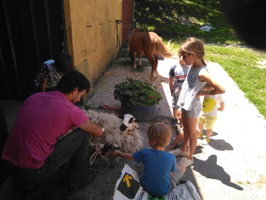 Deti v ubytovaní Casa Rural el Ribero I