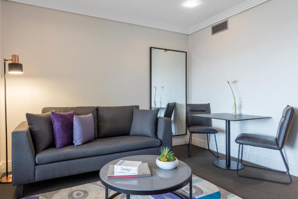 Istumisnurk majutusasutuses Avani Metropolis Auckland Residences
