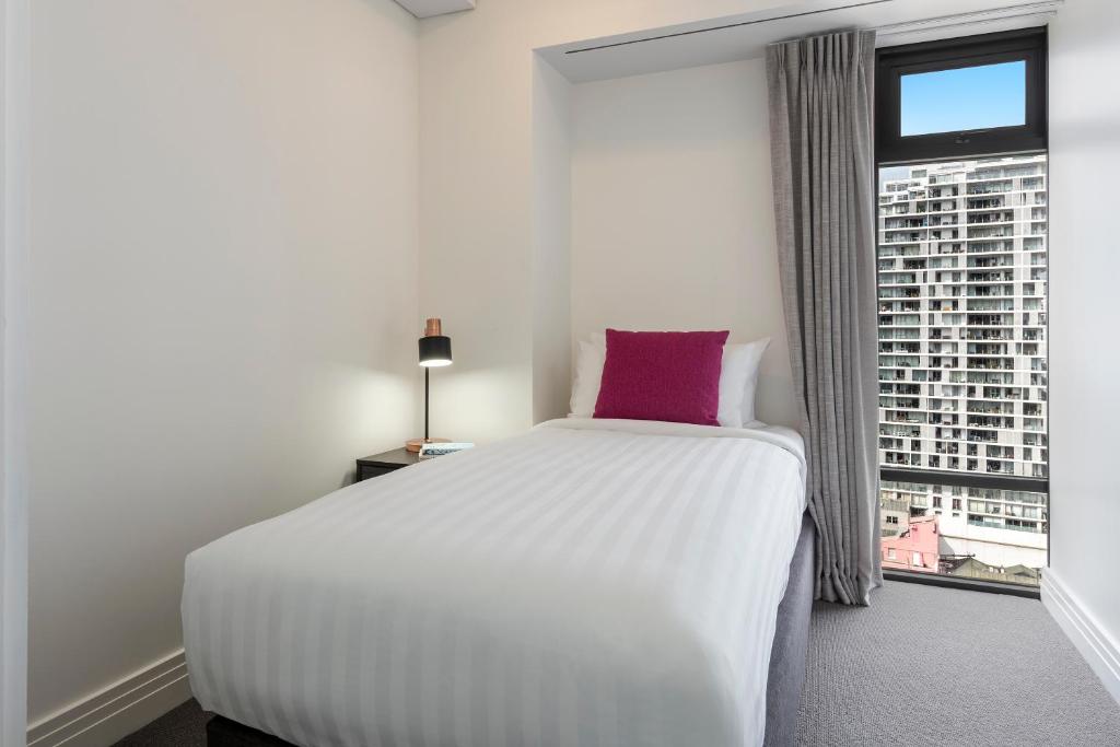 Voodi või voodid majutusasutuse Avani Metropolis Auckland Residences toas