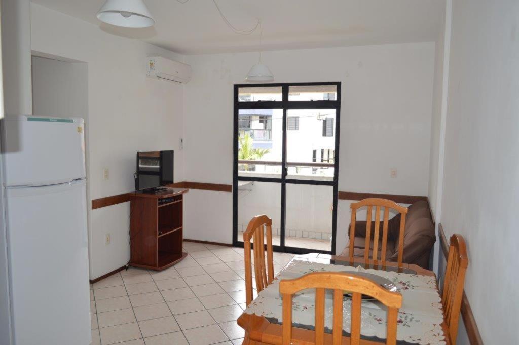  Apartamento nos Ingleses. Ótima Localização