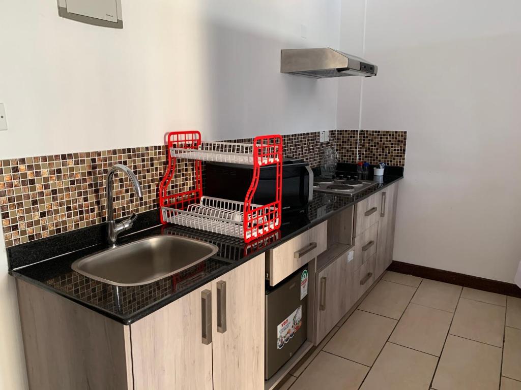 Kuchyň nebo kuchyňský kout v ubytování Mombasa Vacations Beach Studio B11