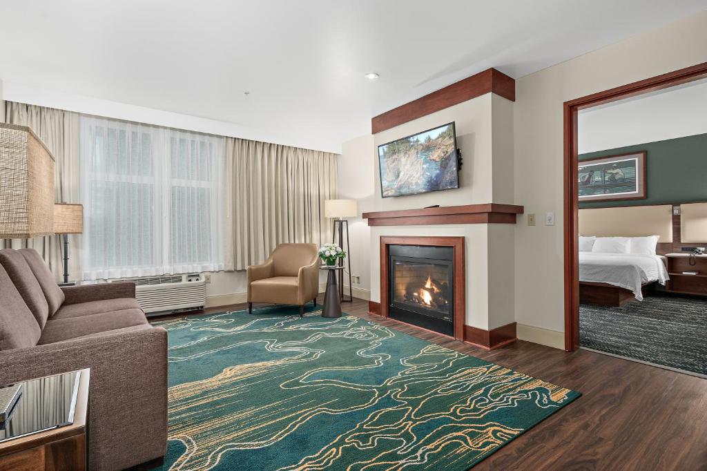 Lucky Eagle Casino & Hotel (Washington) - Black River Suite