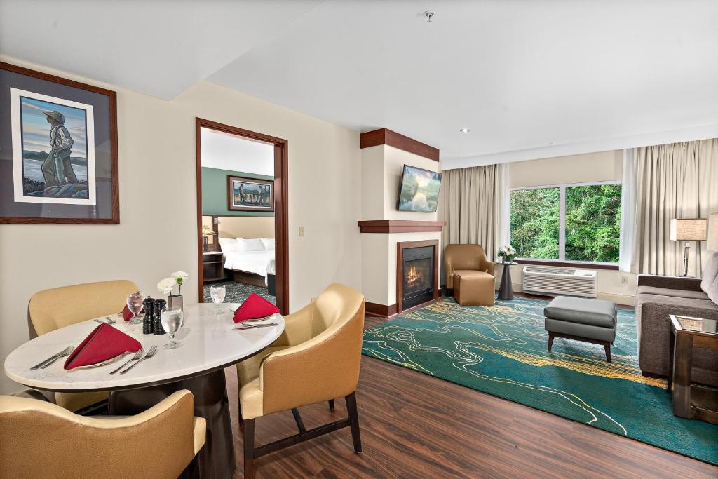 Lucky Eagle Casino & Hotel (Washington) - Chehalis River Suite - Smoking
