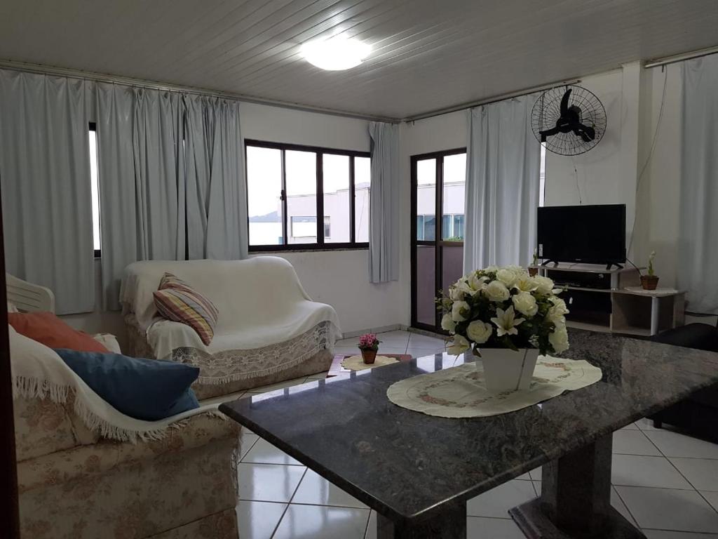  APARTAMENTO DE COBERTURA EDIFICIO COSTENARORO RUA 273 MEIA PRAIA-ITAPEMA-SC