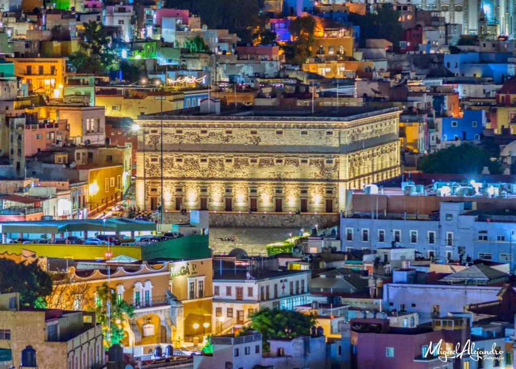 Nespecifikovaný výhled na destinaci Guanajuato nebo výhled na město při pohledu z hotelu