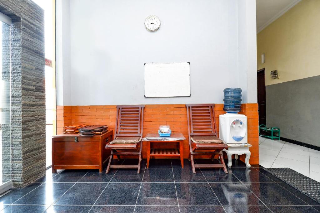 Posezení v ubytování SUPER OYO 2209 Solo Point Guest House Syariah