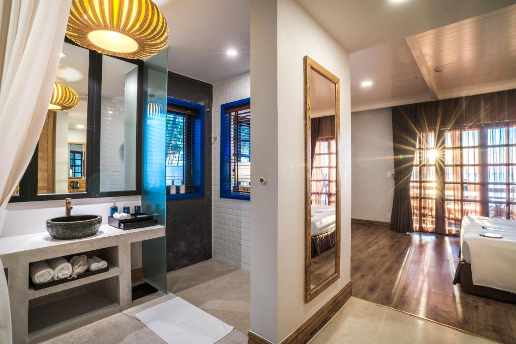 L'Azure Resort and Spa - 5