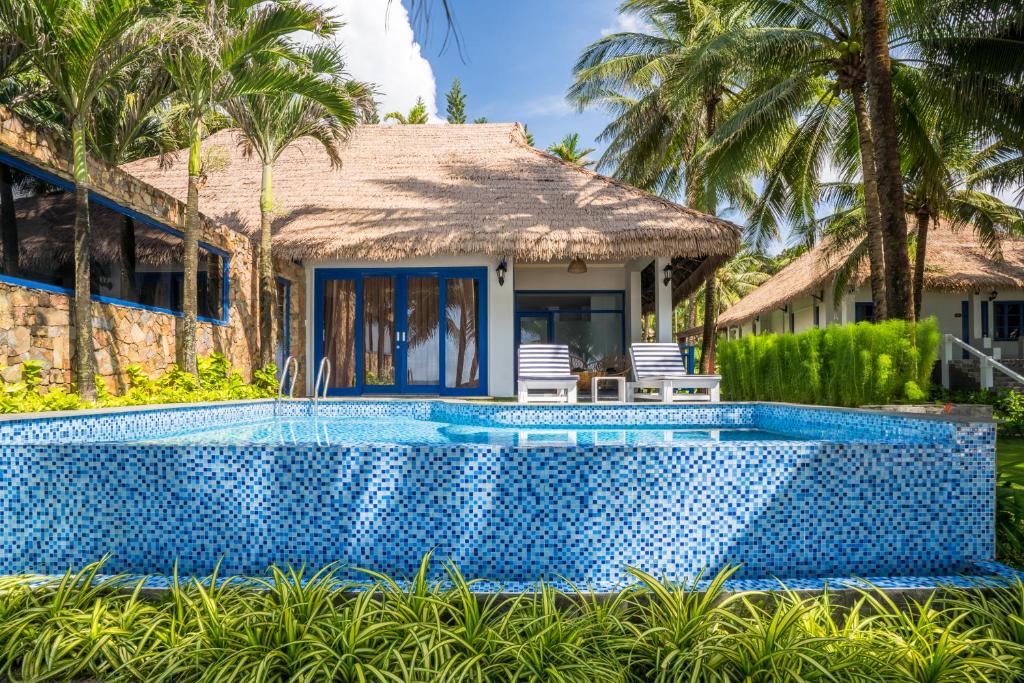 Villa Beach Front with Private Pool King Bed