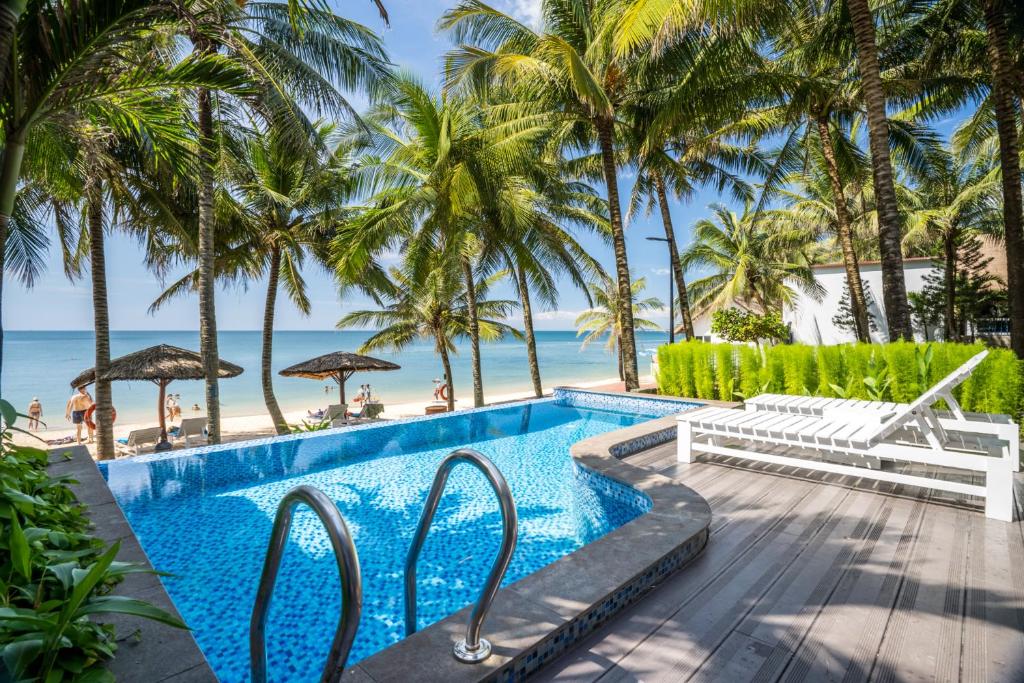 Villa Beach Front with Private Pool King Bed