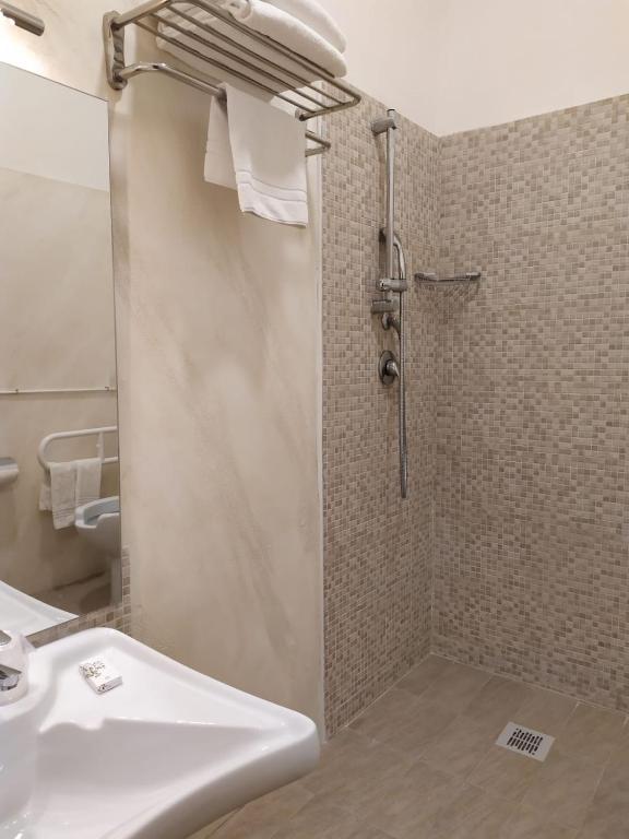 Hotel Etnea Royal Suites - Resim 5