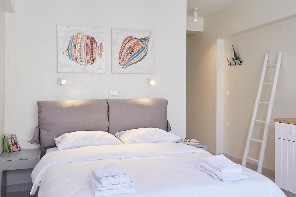 Łóżko lub łóżka w pokoju w obiekcie toStay-Unique apartment hotel in Athens center!