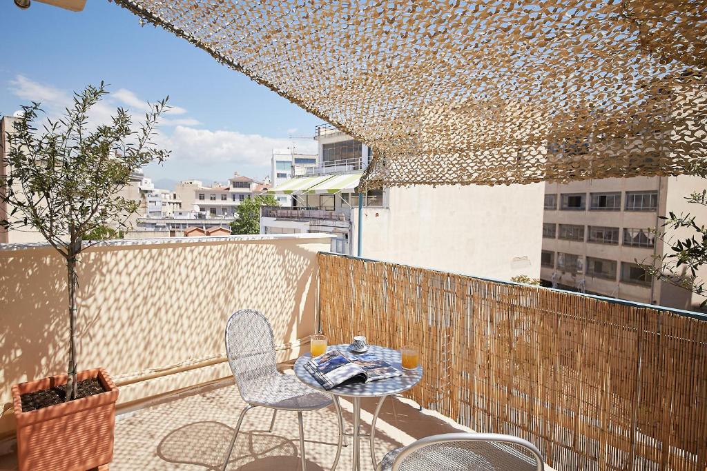 Balkon lub taras w obiekcie toStay-Unique apartment hotel in Athens center!