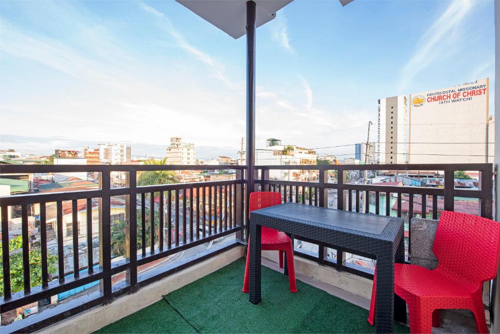 Balkón nebo terasa v ubytování RedDoorz at V-Cat Apartelle Sampaloc Manila