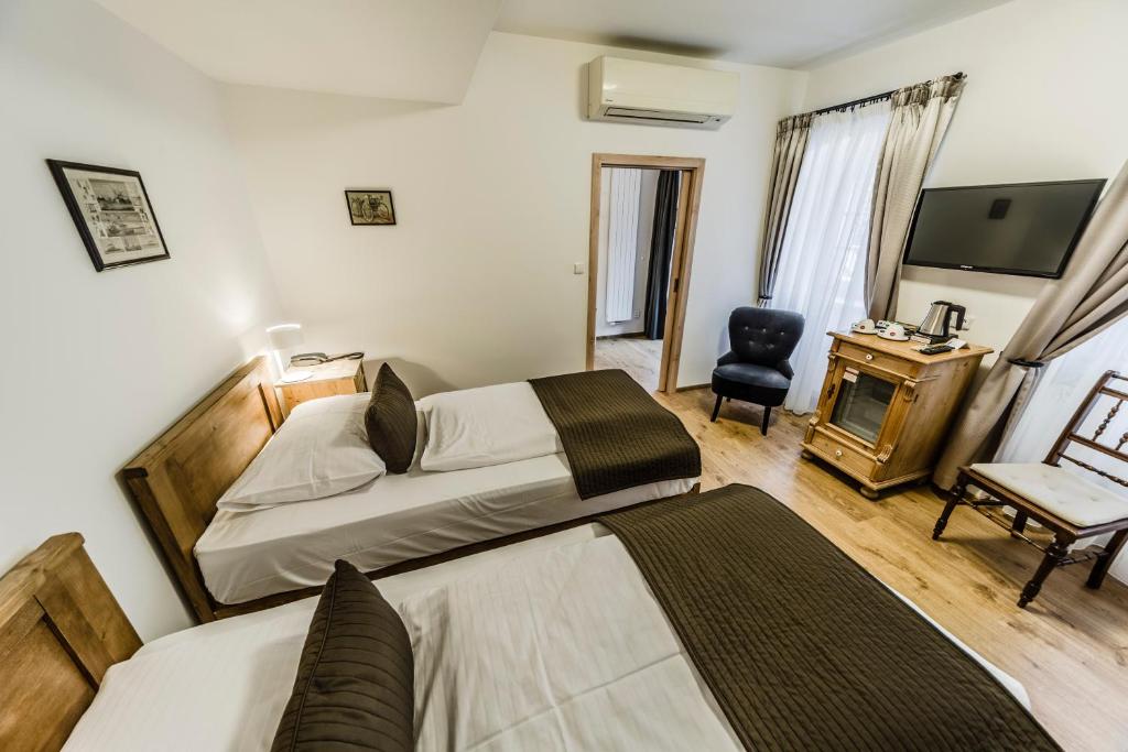 Archibald At the Charles Bridge - Resim 35