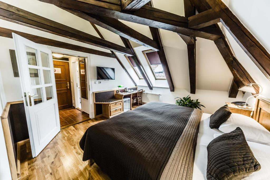 Archibald At the Charles Bridge - Resim 25