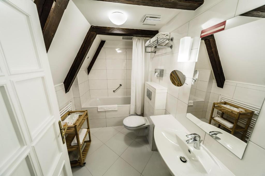 Archibald At the Charles Bridge - Resim 30