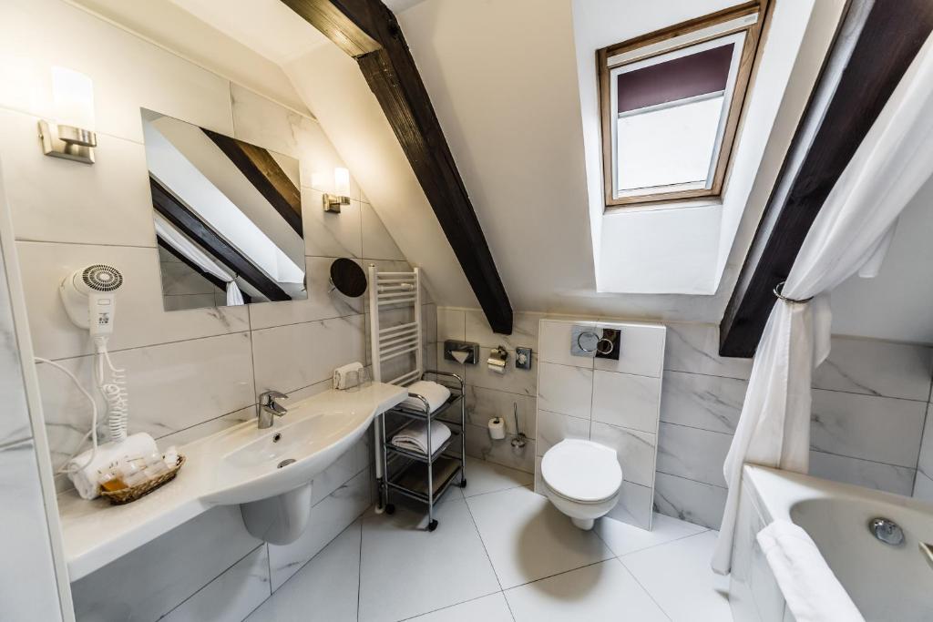 Archibald At the Charles Bridge - Resim 8