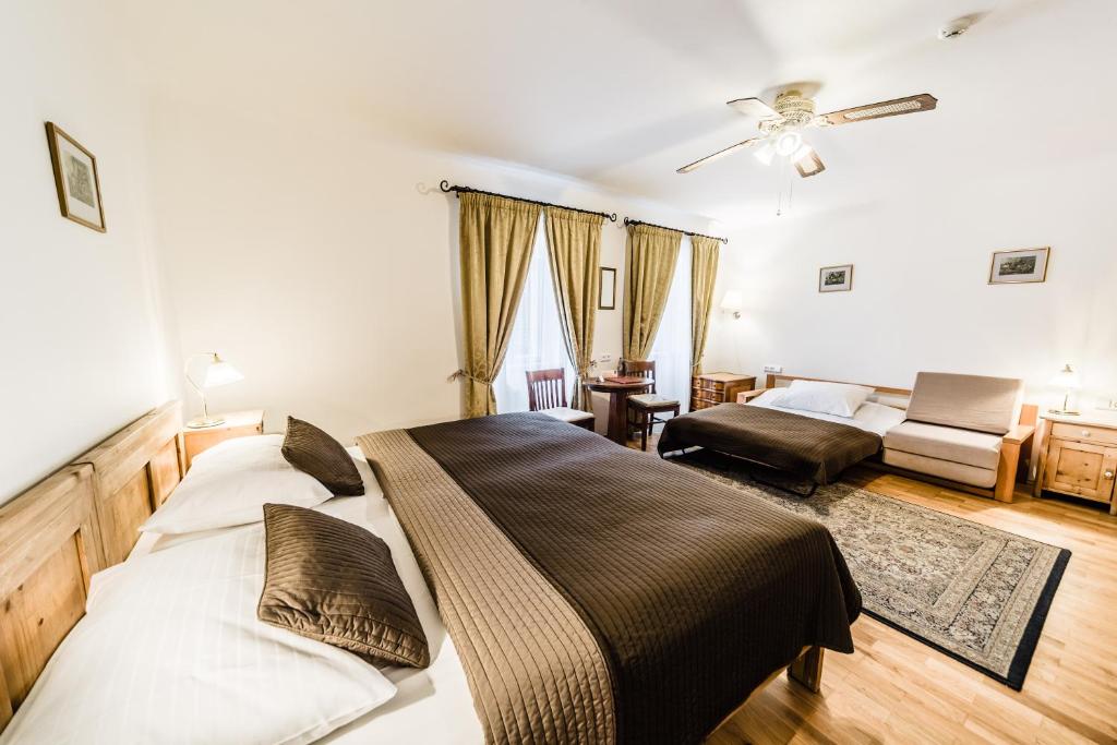 Archibald At the Charles Bridge - Resim 43