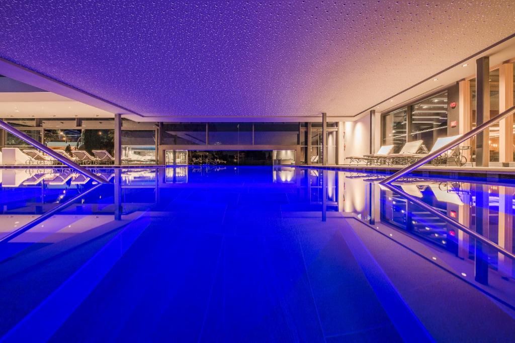 Bazén v ubytování Weinegg Wellviva Resort nebo v jeho okolí