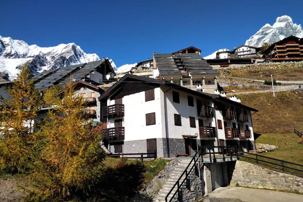 Zdjęcie z galerii obiektu Skichalet Cervinia Martino e BASSI w mieście Breuil-Cervinia