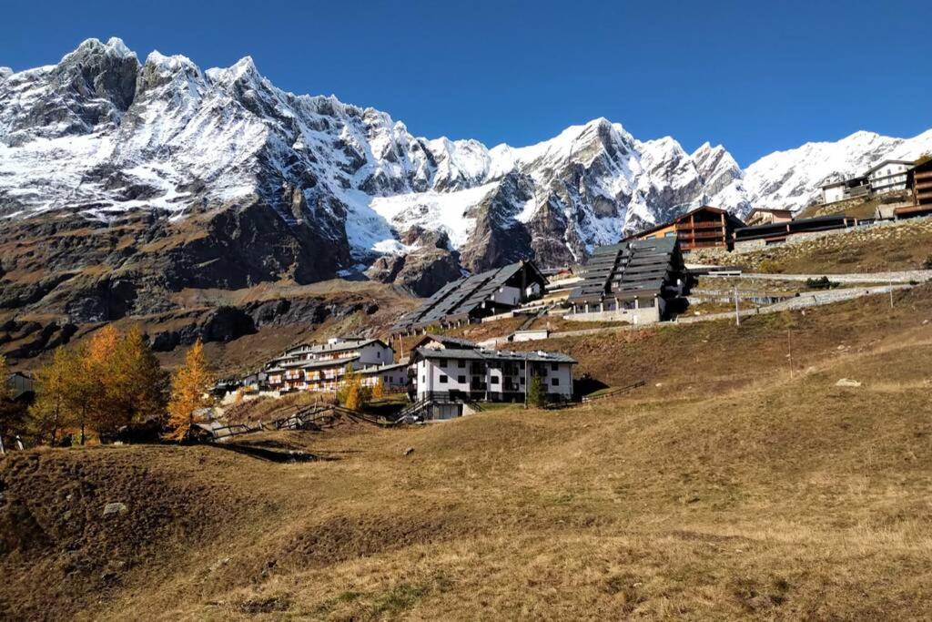 Zdjęcie z galerii obiektu Skichalet Cervinia Martino e BASSI w mieście Breuil-Cervinia