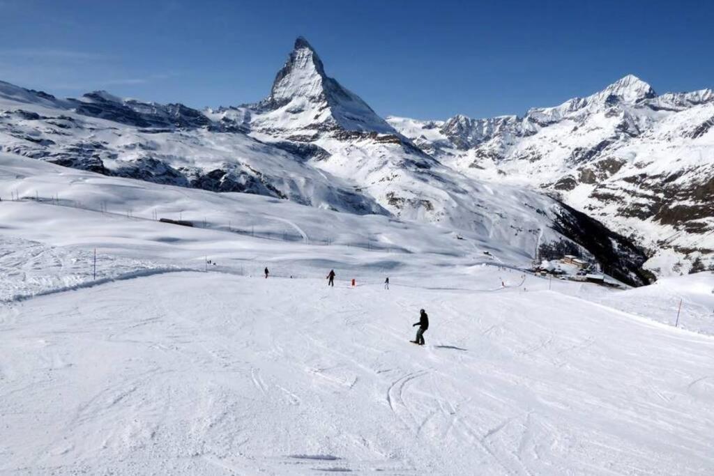 Zdjęcie z galerii obiektu Skichalet Cervinia Martino e BASSI w mieście Breuil-Cervinia