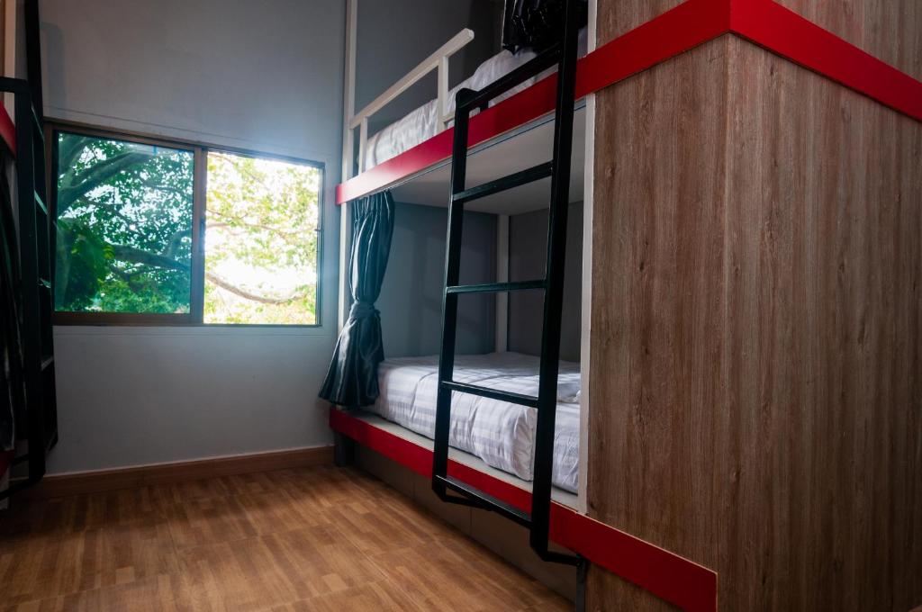 Postel nebo postele na pokoji v ubytování So Good Haad Rin Hostel