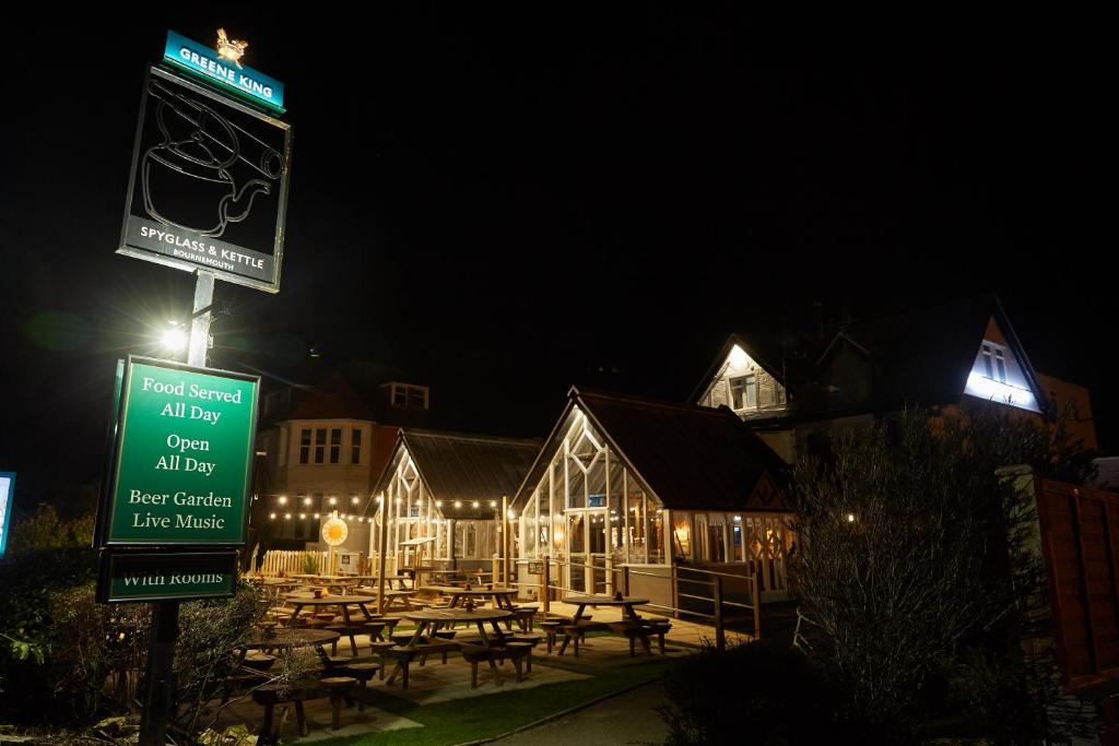 The Spyglass & Kettle by Greene King Inns - Resim 43