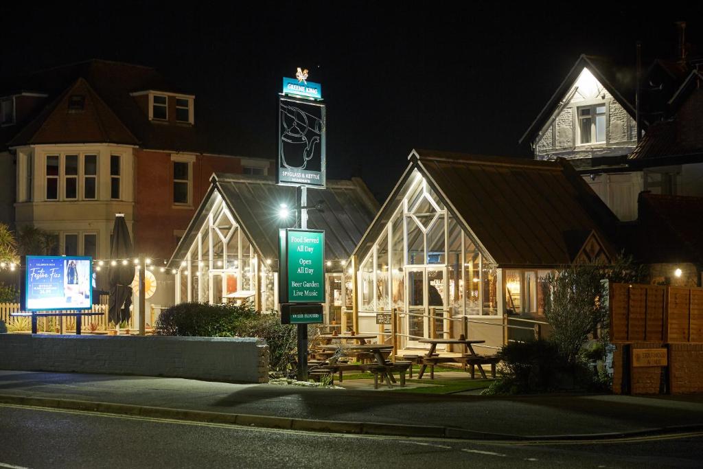 The Spyglass & Kettle by Greene King Inns - Resim 40