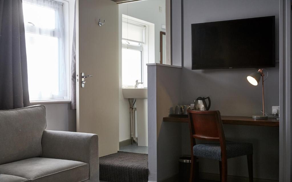 The Spyglass & Kettle by Greene King Inns - Resim 28