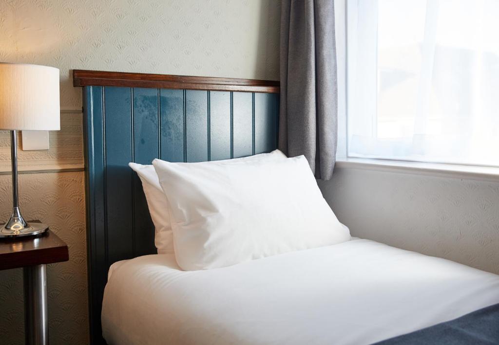 The Spyglass & Kettle by Greene King Inns - Resim 23