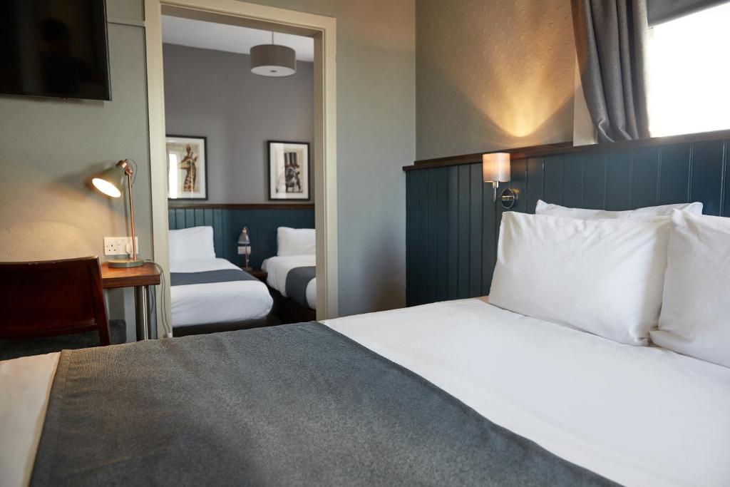 The Spyglass & Kettle by Greene King Inns - Resim 2