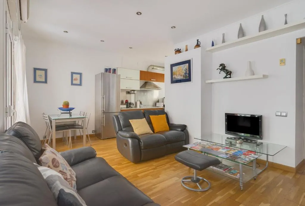 Lovely 1Bed close to Park Guell - 5 min walk from tube, Barcelona, Spain